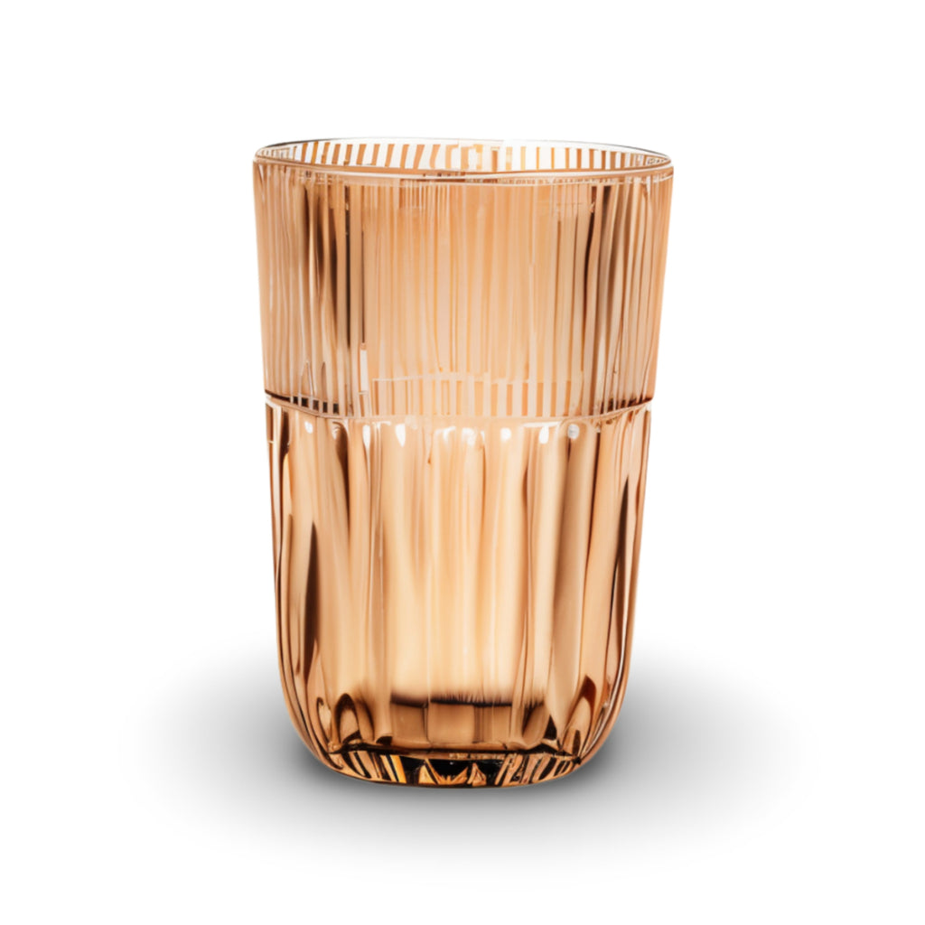 Amberfarbenes Trinkglas "Qualcosa d'Antico Tumbler Alto" von Livellara, mundgeblasen und stilvoll designt.